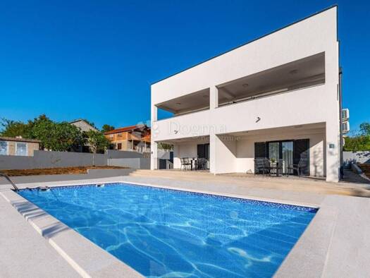 Haus zum Kauf 1.250.000 € 9 Zimmer 185 m² Novigrad Novigrad