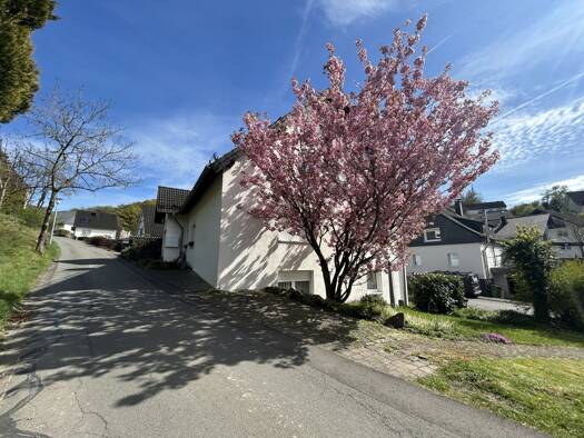 Wohnung zum Kauf 215.000 € 4 Zimmer 106 m² 1. Geschoss Neuenkleusheimer Straße 37 Neuenkleusheim Olpe 57462