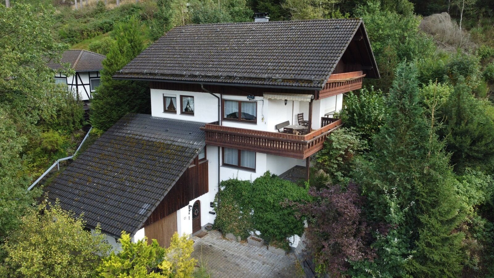 Einfamilienhaus zum Kauf 215.000 € 4 Zimmer 130 m²<br/>Wohnfläche 1.020 m²<br/>Grundstück Bad Berleburg Bad Berleburg 57319