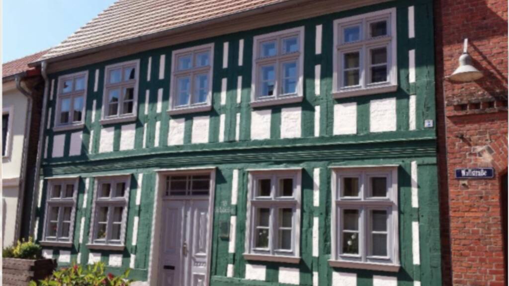 Stadthaus zum Kauf provisionsfrei 2.000 € 7 Zimmer 270 m² 176 m² Grundstück frei ab 01.08.2026 Wallstr.18 Ueckermünde 17373