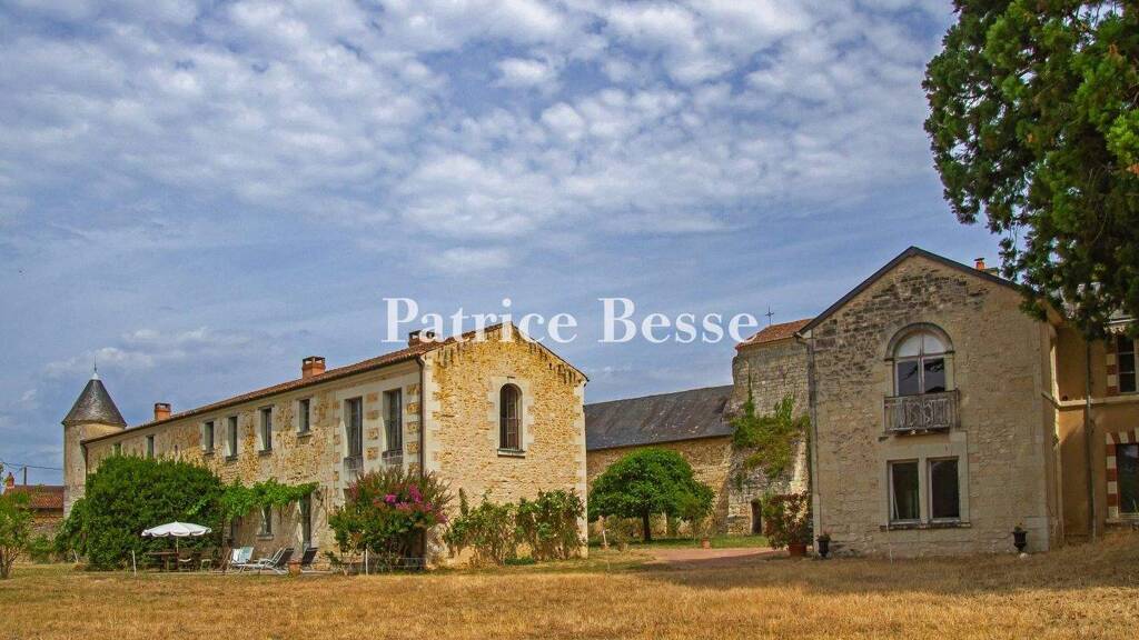 Einfamilienhaus zum Kauf 790.000 € 7 Zimmer 610 m² 43.673 m² Grundstück Loudun 86200