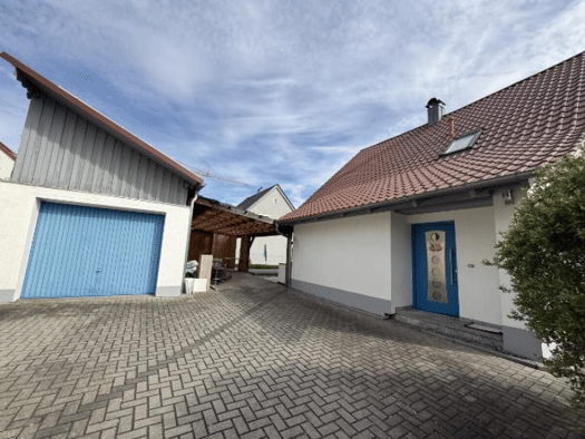 Einfamilienhaus zur Miete 1.380 € 5 Zimmer 119 m² 510 m² Grundstück Friedenstraße 3 Regenstauf 93128