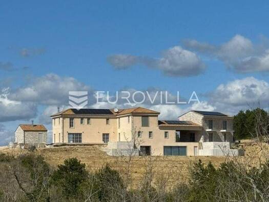 Haus zum Kauf 6 Zimmer 1.080 m² Motovun Motovun