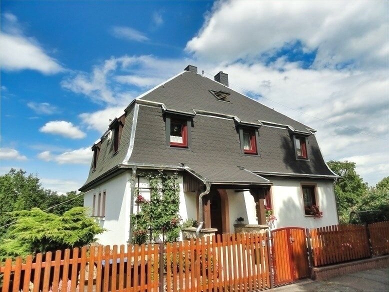 Einfamilienhaus zum Kauf 185.000 € 8 Zimmer 139,5 m²<br/>Wohnfläche 1.690 m²<br/>Grundstück Lengenfeld Lengenfeld 08485