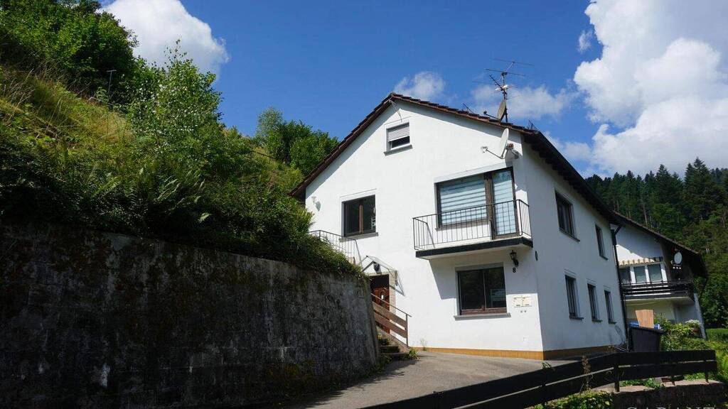 Mehrfamilienhaus zum Kauf 219.000 € 5 Zimmer 138 m² 1.941 m² Grundstück Alpirsbach 72275