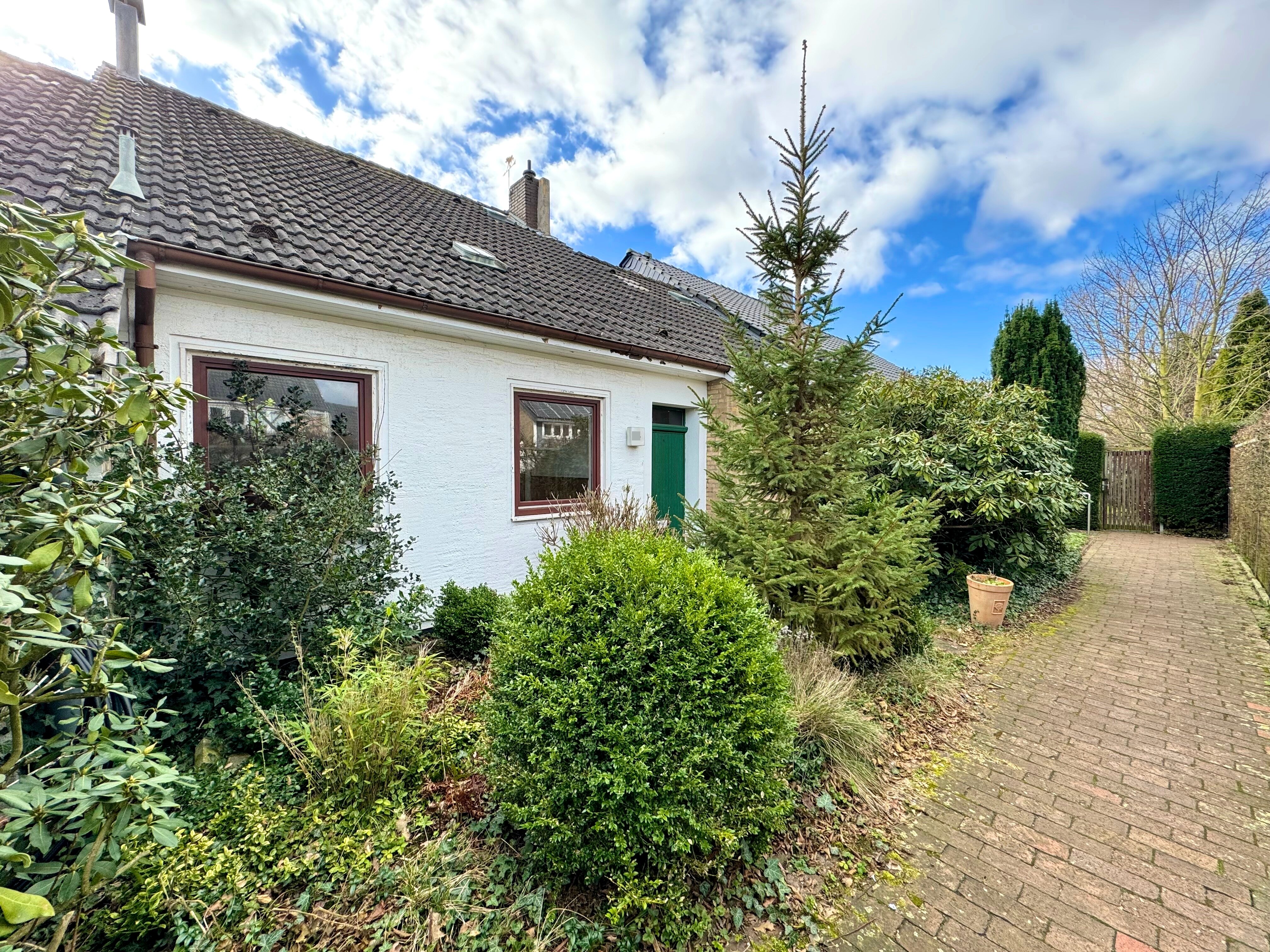 Reihenmittelhaus zum Kauf 325.000 € 4,5 Zimmer 91,1 m²<br/>Wohnfläche 467 m²<br/>Grundstück ab sofort<br/>Verfügbarkeit Bothfeld Hannover 30659