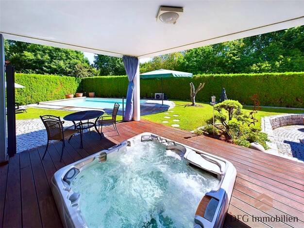 Villa zum Kauf 15 Zimmer 576 m² 1.093 m² Grundstück Straubing 94315