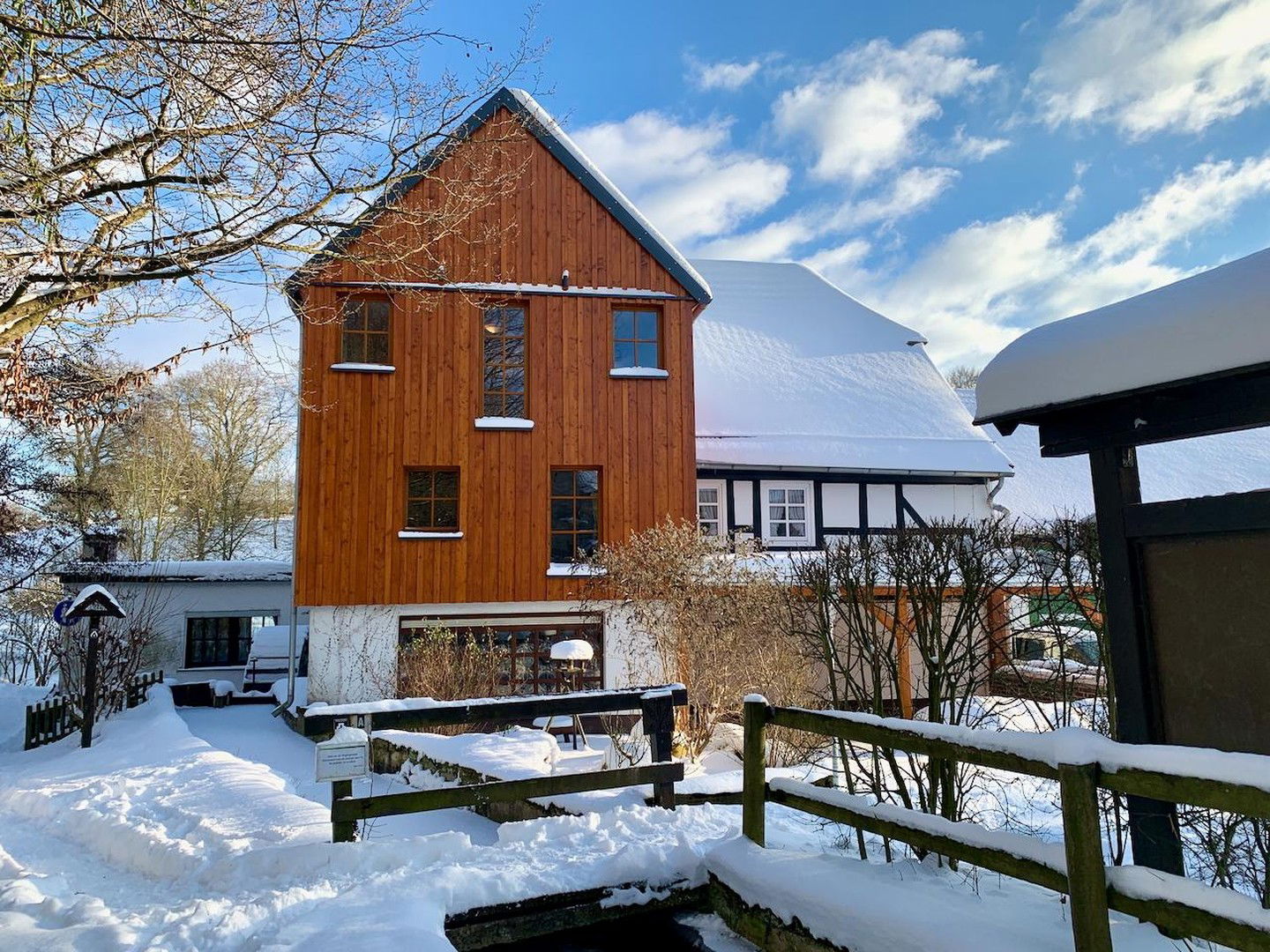 Bauernhaus zum Kauf provisionsfrei 349.000 € 18 Zimmer 437 m²<br/>Wohnfläche 11.000 m²<br/>Grundstück Zum Mühlengrund 9 Bellersen Brakel 33034