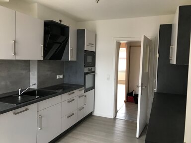 Wohnung zur Miete 960 € 4 Zimmer 102 m² 3. Geschoss frei ab sofort Marthastr Südfriedhof Bezirk 5 Kiel 24114