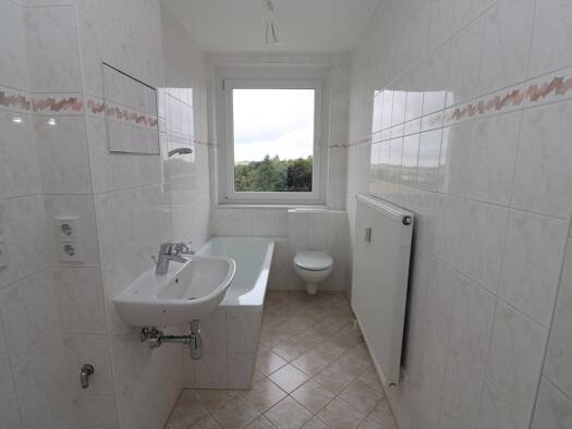 Wohnung zur Miete 399 € 3 Zimmer 56 m² 2. Geschoss Geschwister-Scholl-Straße 41 Halsbrücke 09633