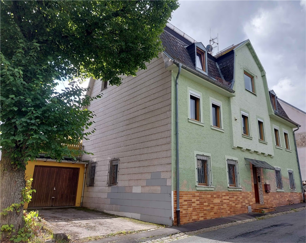 Mehrfamilienhaus zum Kauf 170.000 € 11 Zimmer 200 m²<br/>Wohnfläche 230 m²<br/>Grundstück Selb Selb 95100