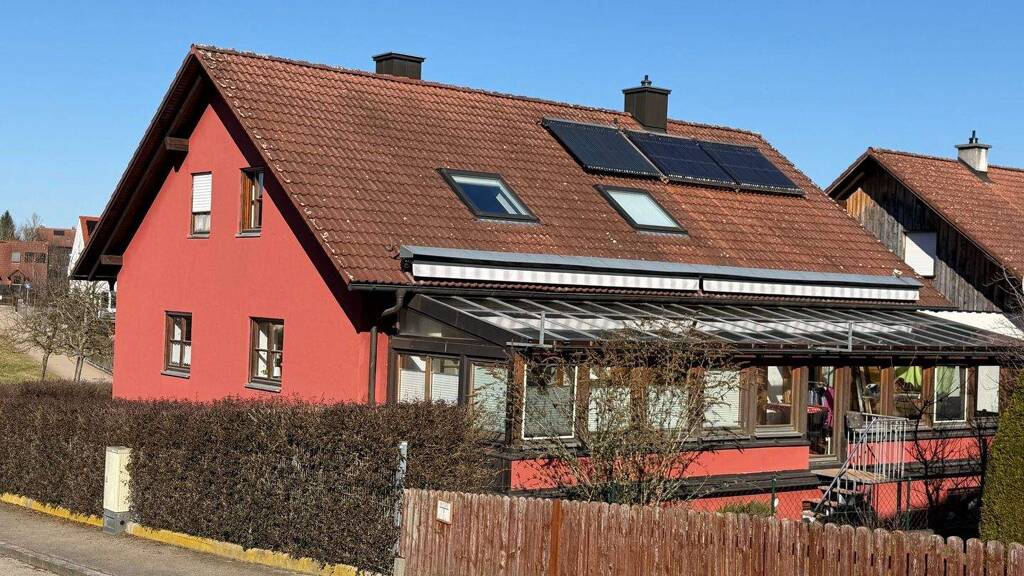 vielseitig nutzbares Zweifamilienhaus mit hochwertigem Untergeschoß