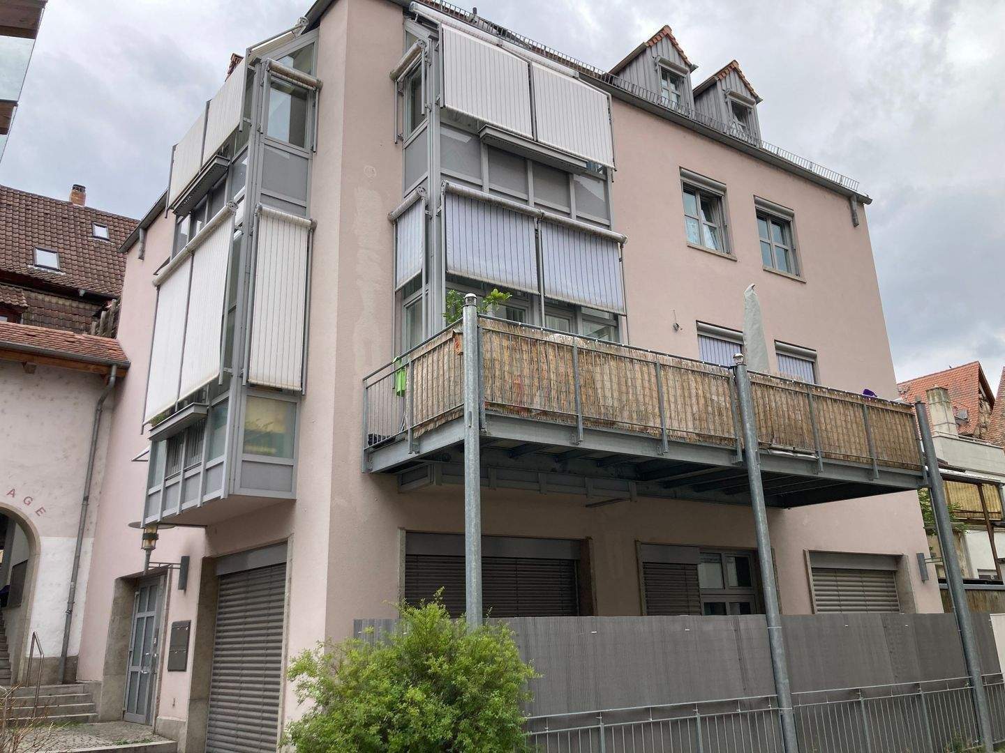 2-Zimmer Erdgeschoßwohnung mit Terrasse und Stellplatz im Zentrum von Kitzingen