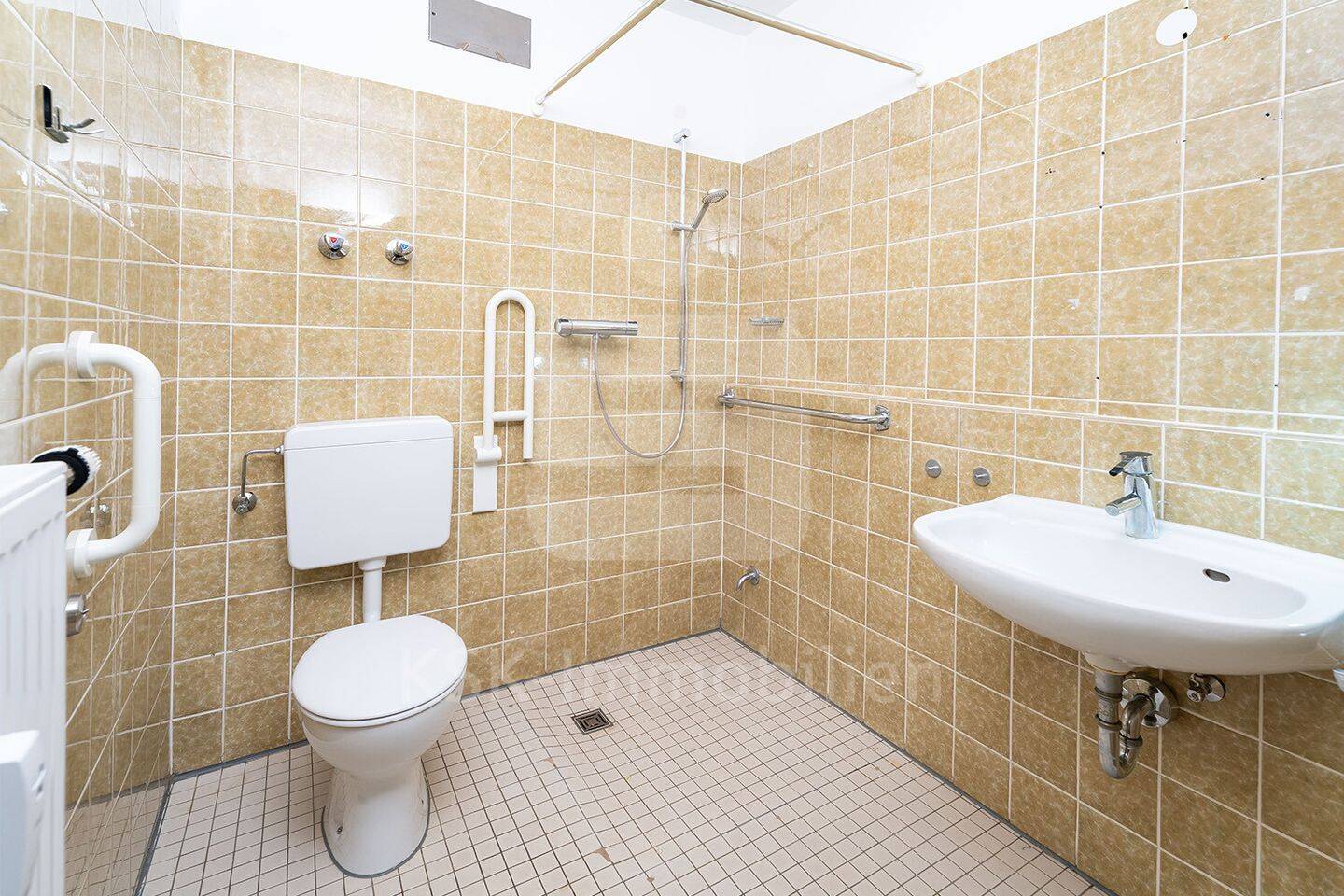 Immobilie in Bergisch Gladbach - Attraktives Senioren-Appartement mit Balkon und Aufzug. - Bild 4