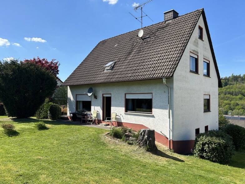 Einfamilienhaus zum Kauf 180.000 € 7 Zimmer 139,1 m² 723 m² Grundstück Zeitlofs Zeitlofs 97799