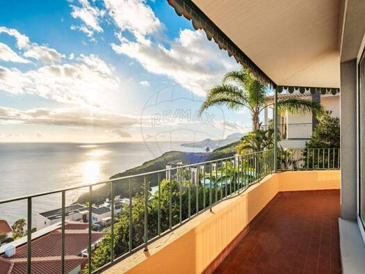 Villa zum Kauf 990.000 € 289 m² 700 m² Grundstück Ilha da Madeira, Santa Cruz, Caniço 9125