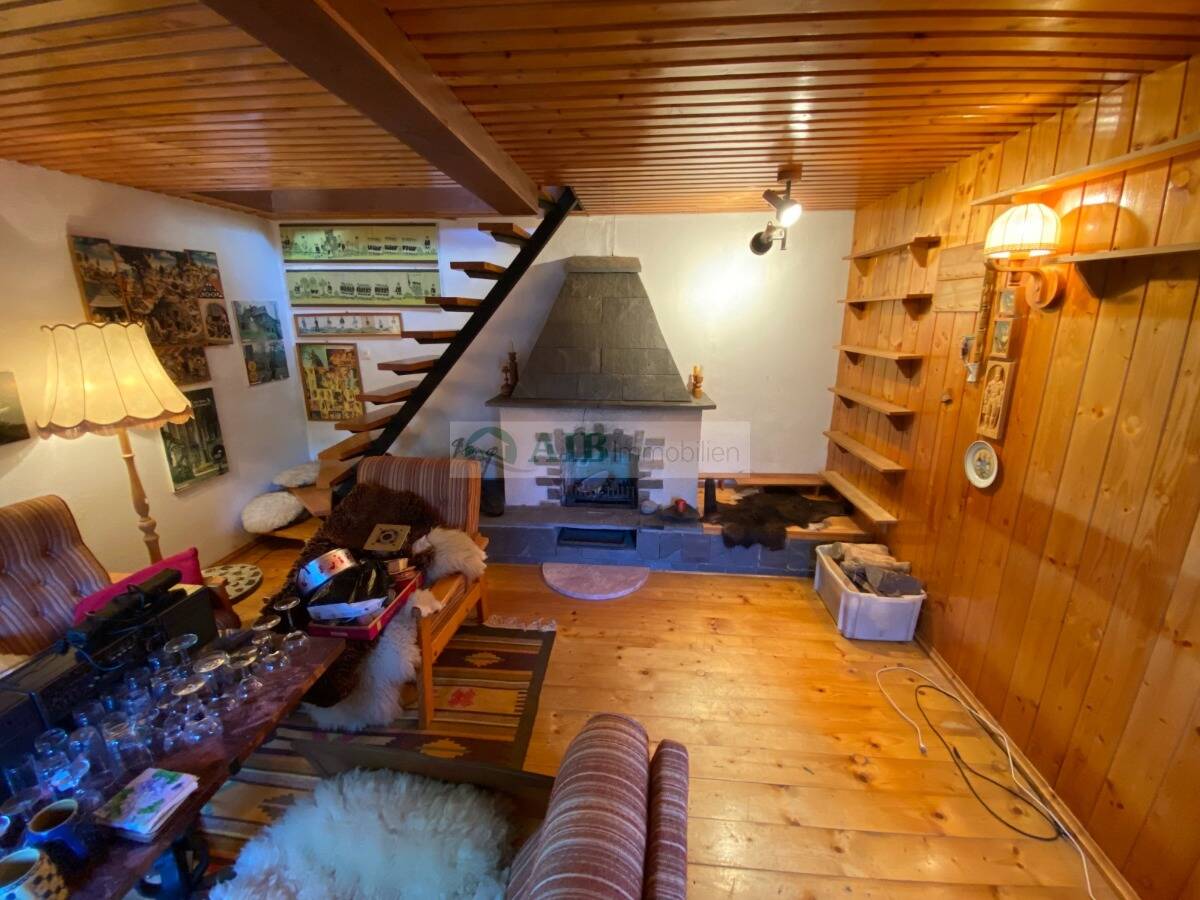 Immobilie in Marienberg - Bezugsfertiges Wohnhaus mit Garage, Finnhütte, Naturschieferdächer, Kamin, ausgebauter Vollkeller... - Bild 3