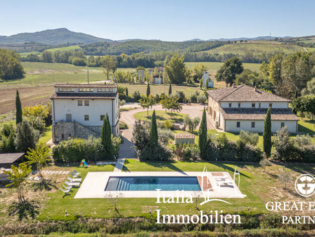 Bauernhaus zum Kauf 1.550.000 € 20 Zimmer 550 m² 7.000 m² Grundstück Marsciano 06055