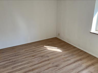 Wohnung zur Miete 330 € 2 Zimmer 73 m² frei ab sofort Pausaer Straße 80 Haselbrunn Plauen 08525