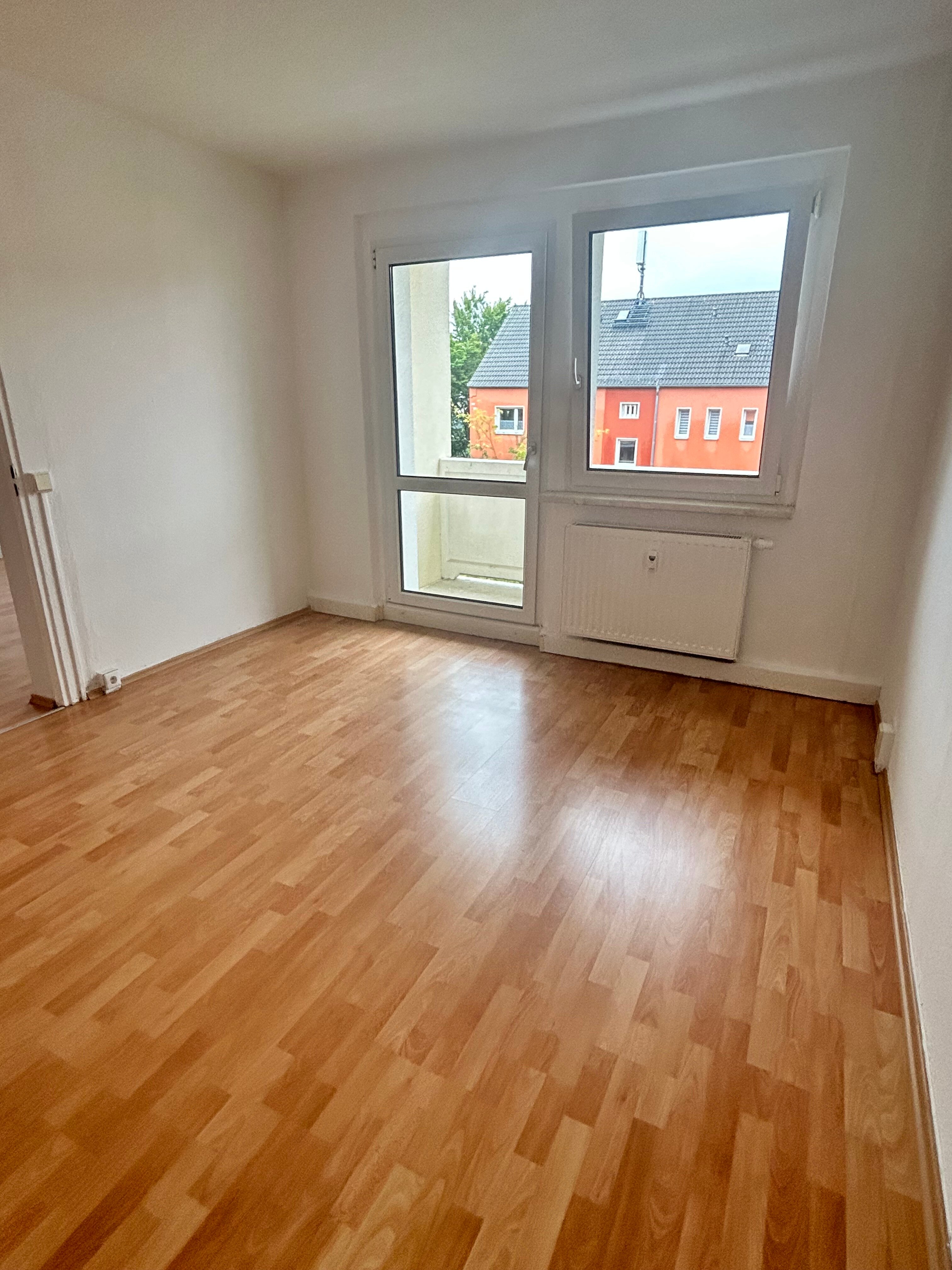 Wohnung zur Miete 595 € 5 Zimmer 101,8 m²<br/>Wohnfläche 3.<br/>Geschoss ab sofort<br/>Verfügbarkeit Nestlerstraße 25 Reichenbrand 862 Chemnitz 09117