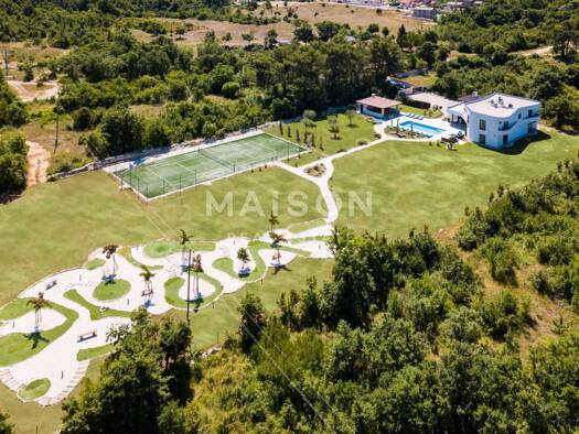 Einfamilienhaus zum Kauf 2.300.000 € 5 Zimmer 8.686 m² Grundstück Svetvinčenat 52342
