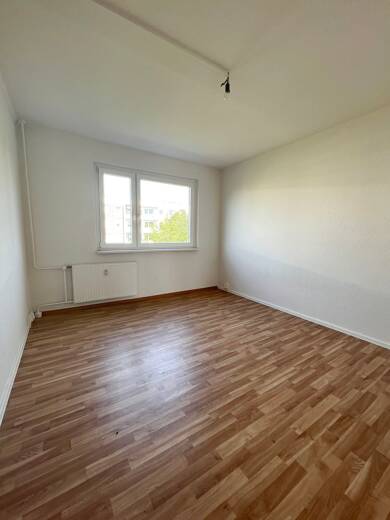Wohnung zur Miete 375 € 3 Zimmer 68 m² 4. Geschoss frei ab sofort Jenaer Straße 71 Lusan Gera 07549