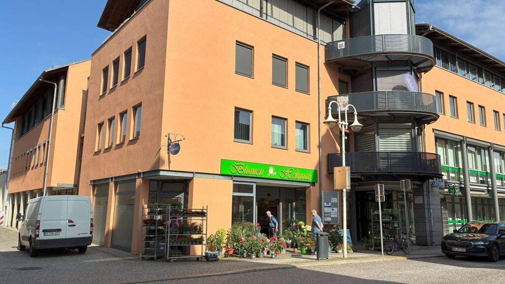 WG-Zimmer zur Miete 1.050 € 5 Zimmer 187,8 m² 2. Geschoss frei ab sofort Berliner Str. 1 Finsterwalde 03238