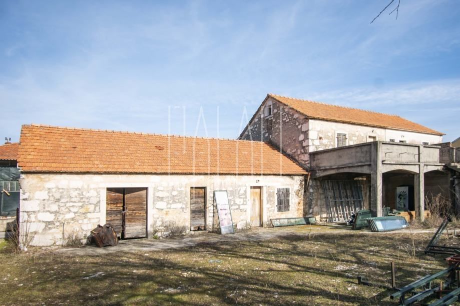 Haus zum Kauf 120.000 € 5 Zimmer 191 m²<br/>Wohnfläche Sibenik