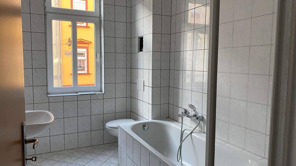 Wohnung zur Miete 495 € 2 Zimmer 61,4 m² 1. Geschoss frei ab 01.05.2026 Arnstadt 99310