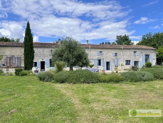 Haus zum Kauf 393.750 € 330 m² 4.700 m² Grundstück Auge-Saint-Médard Val-d'Auge 16170