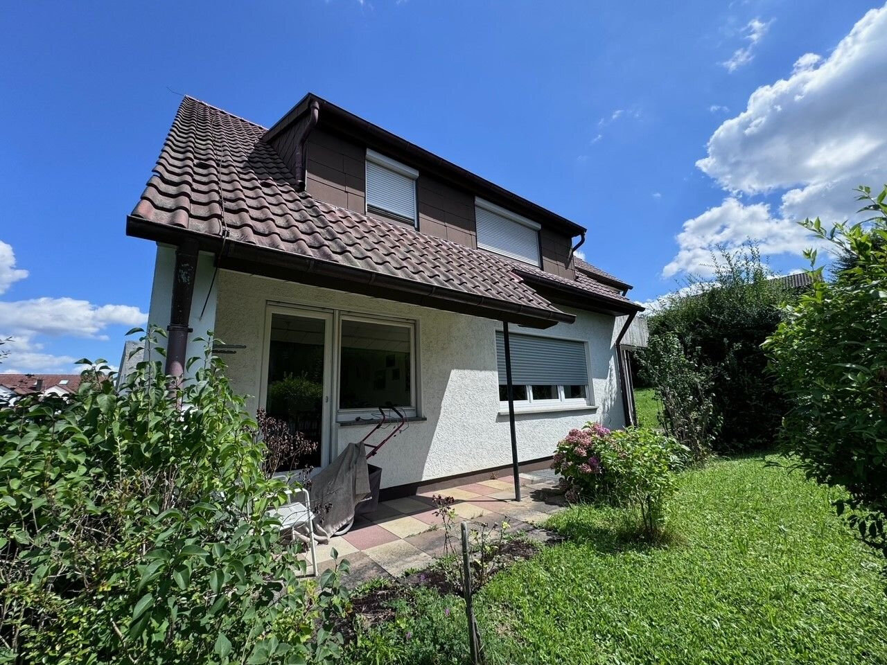 Mehrfamilienhaus zum Kauf 748.000 € 8 Zimmer 188 m²<br/>Wohnfläche 769 m²<br/>Grundstück ab sofort<br/>Verfügbarkeit Neuhausen auf den Fildern 73765