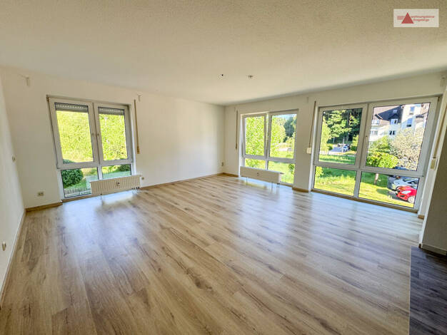 Wohnung zum Kauf 75.000 € 3 Zimmer 77,4 m² 1. Geschoss Talstraße 121 Breitenbrunn Breitenbrunn/Erzgebirge 08359