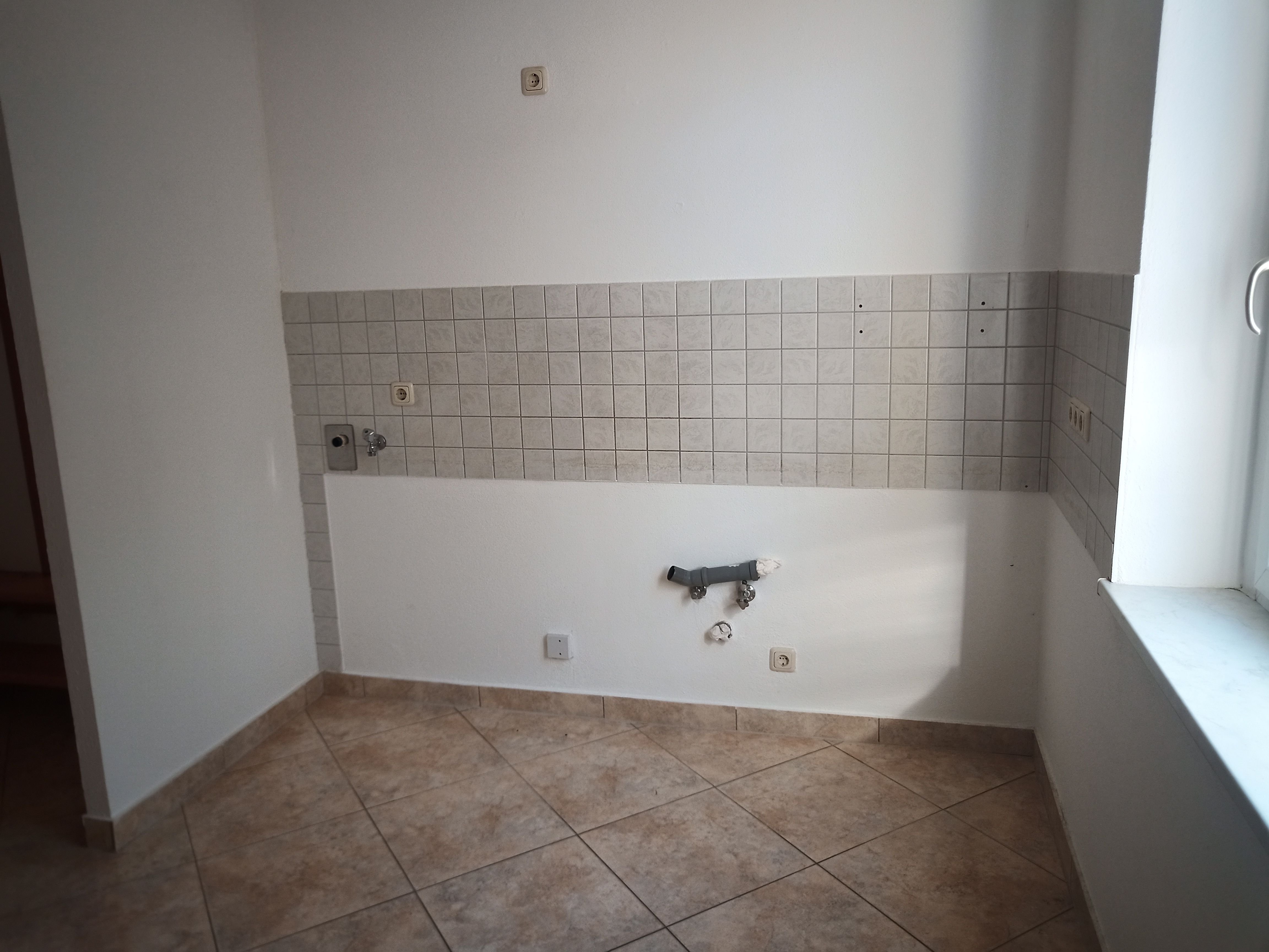 Wohnung zur Miete 275 € 2 Zimmer 50 m²<br/>Wohnfläche 1.<br/>Geschoss ab sofort<br/>Verfügbarkeit Greiz Greiz 07973