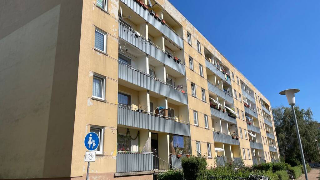 Wohnung zur Miete 355 € 4 Zimmer 70,2 m² 4. Geschoss frei ab sofort Thomas-Müntzer-Straße 27 Perleberg 19348