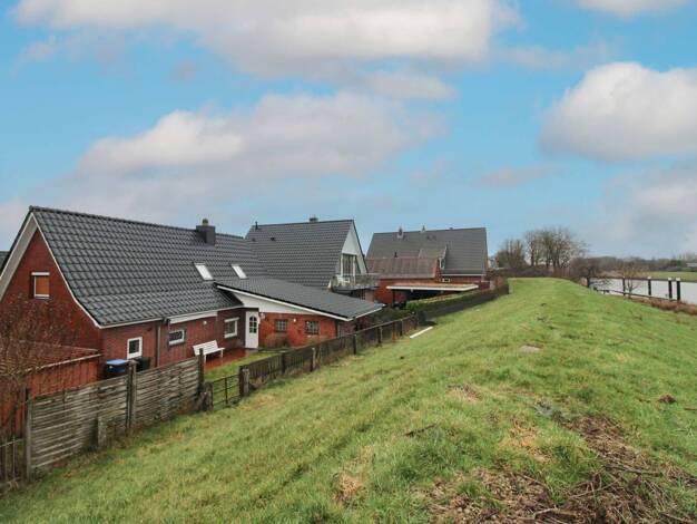 Einfamilienhaus zum Kauf 149.000 € 4 Zimmer 127,3 m² 385 m² Grundstück Bekmünde 25524