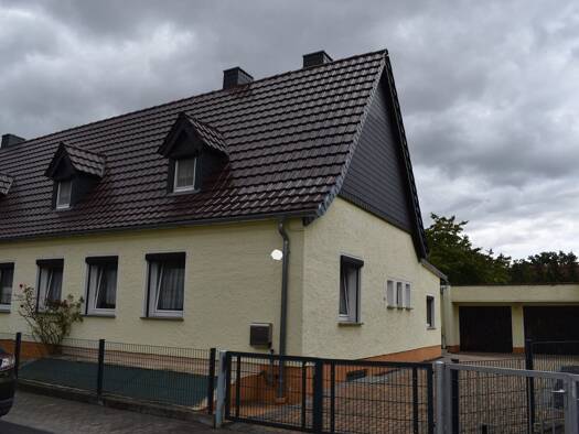 Doppelhaushälfte zum Kauf 99.000 € 7 Zimmer 94 m² 728 m² Grundstück Pulsen 01609