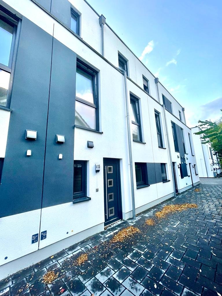 Reihenmittelhaus zur Miete 2.000 € 4 Zimmer 119,7 m²<br/>Wohnfläche ab sofort<br/>Verfügbarkeit Garstedt Norderstedt 22848