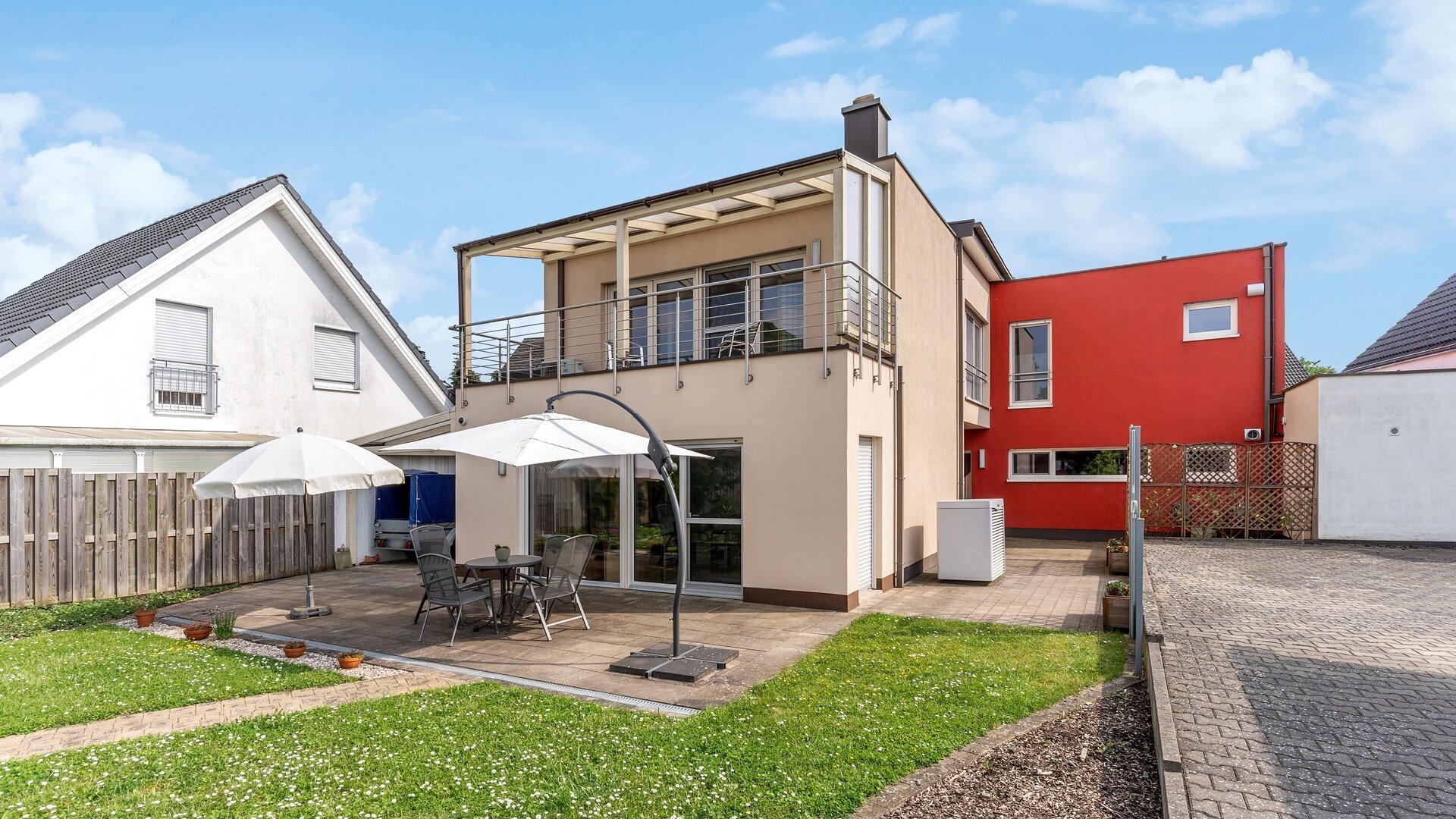 Einfamilienhaus zum Kauf 1.300.000 € 5 Zimmer 213 m²<br/>Wohnfläche 621 m²<br/>Grundstück Glehn Korschenbroich 41352