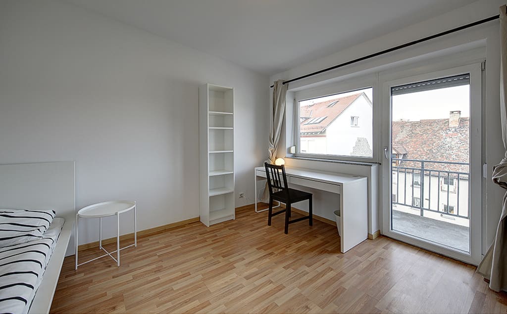 Wohnung zur Miete Wohnen auf Zeit 560 € 5 Zimmer 12 m²<br/>Wohnfläche 21.04.2025<br/>Verfügbarkeit Aachener Straße 8 Neckarvorstadt Stuttgart 70376