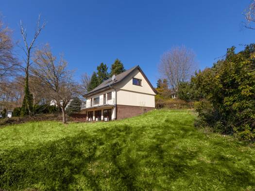 Einfamilienhaus zum Kauf 869.000 € 7 Zimmer 141,4 m² 2.021 m² Grundstück frei ab sofort Langenhain Hofheim 65719