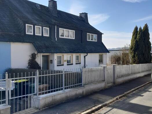 Mehrfamilienhaus zum Kauf 149.900 € 9 Zimmer 150 m² 542 m² Grundstück frei ab sofort Naila 95119