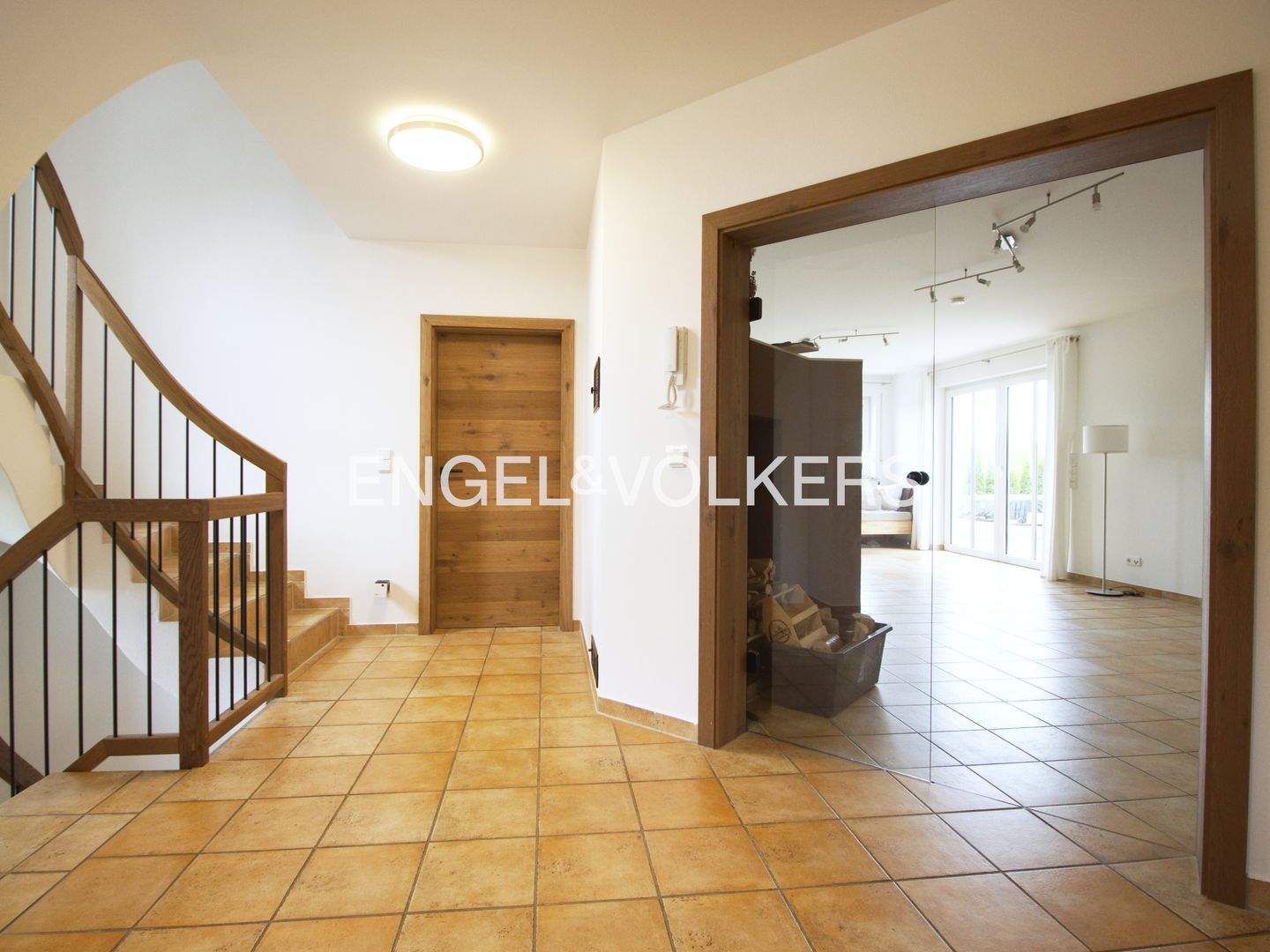 Immobilie in Brunn - Wohlfühloase: Großzügiges Einfamilienhaus                                                 mit Charme und Komfort - Bild 2