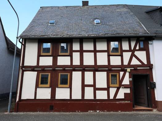 Einfamilienhaus zum Kauf 69.000 € 7 Zimmer 168 m² 297 m² Grundstück frei ab sofort Greifenstein 35753