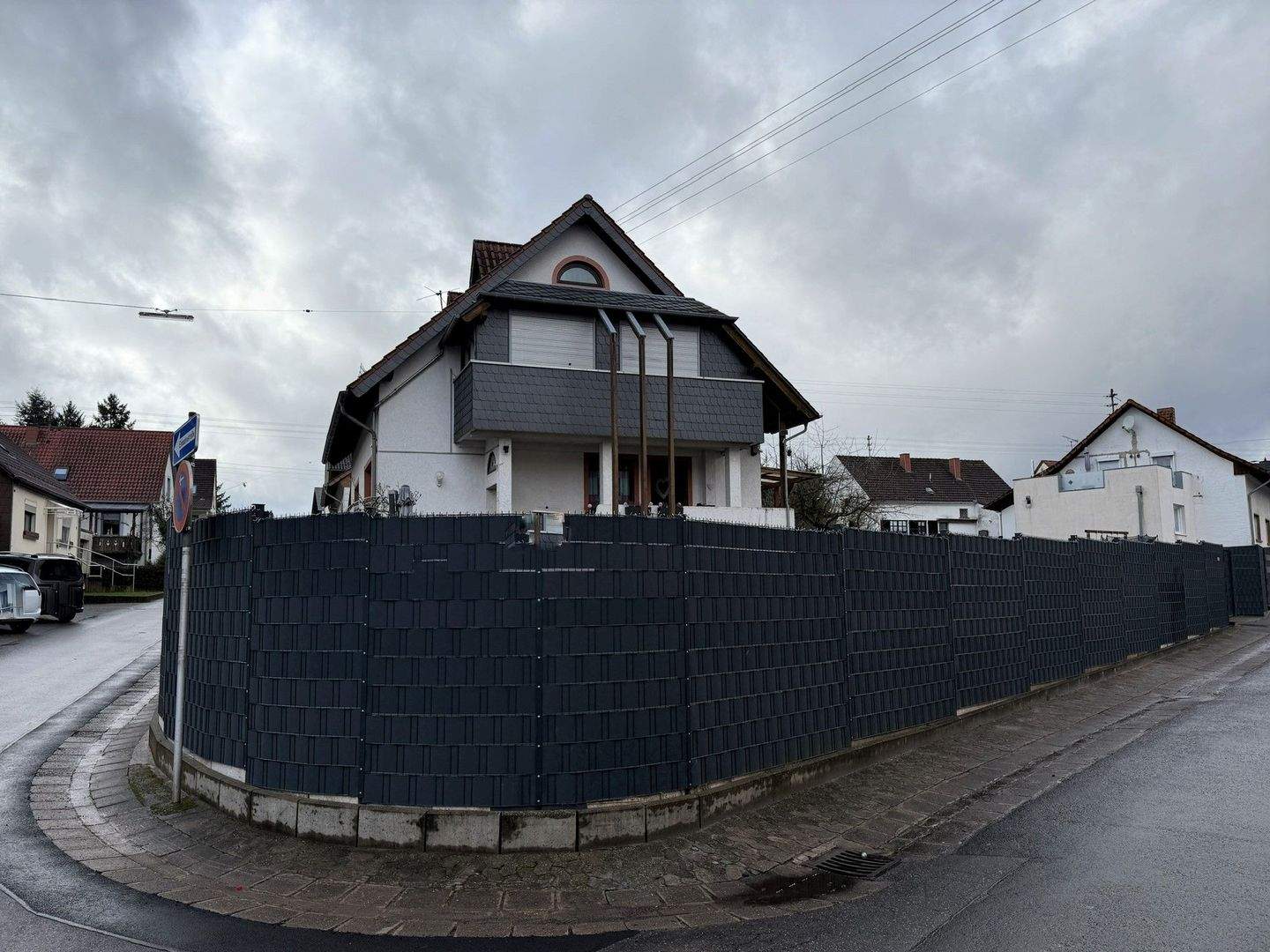 Immobilie in Weiskirchen - Großzügiges EFH mit 240 m², Garage & 2 Carports in ruhiger Wohnlage von Weiskirchen - Bild 1