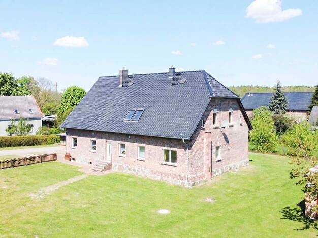 Einfamilienhaus zum Kauf 315.000 € 8 Zimmer 317,2 m² 4.343,2 m² Grundstück frei ab sofort Tutow Dorf Kruckow 17129