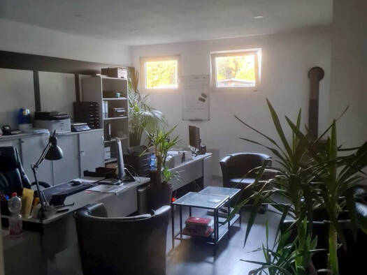 Lagerhalle zur Miete 1.200 € 100 m² Lagerfläche Lübeck 23566