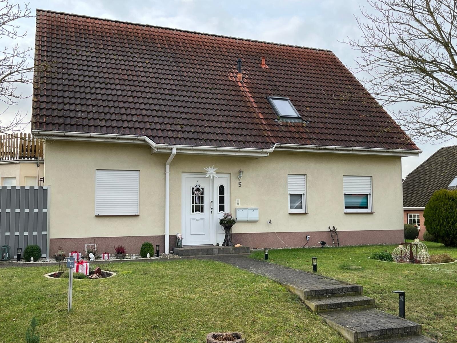 Mehrfamilienhaus zum Kauf 295.000 € 6 Zimmer 608 m²<br/>Grundstück ab sofort<br/>Verfügbarkeit Altentreptow Altentreptow 17087