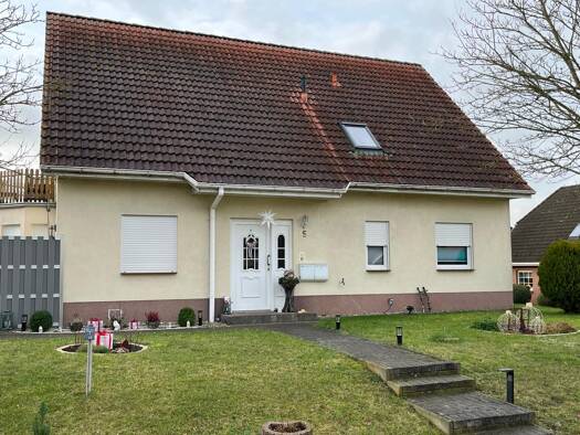 Mehrfamilienhaus zum Kauf als Kapitalanlage geeignet 255.000 € 6 Zimmer 608 m² Grundstück Altentreptow 17087