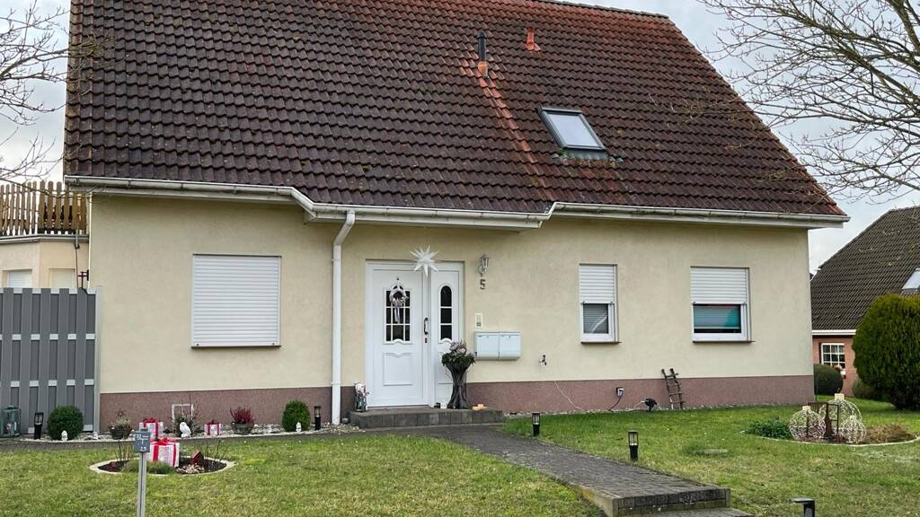 Mehrfamilienhaus zum Kauf als Kapitalanlage geeignet 255.000 € 6 Zimmer 608 m² Grundstück Altentreptow 17087