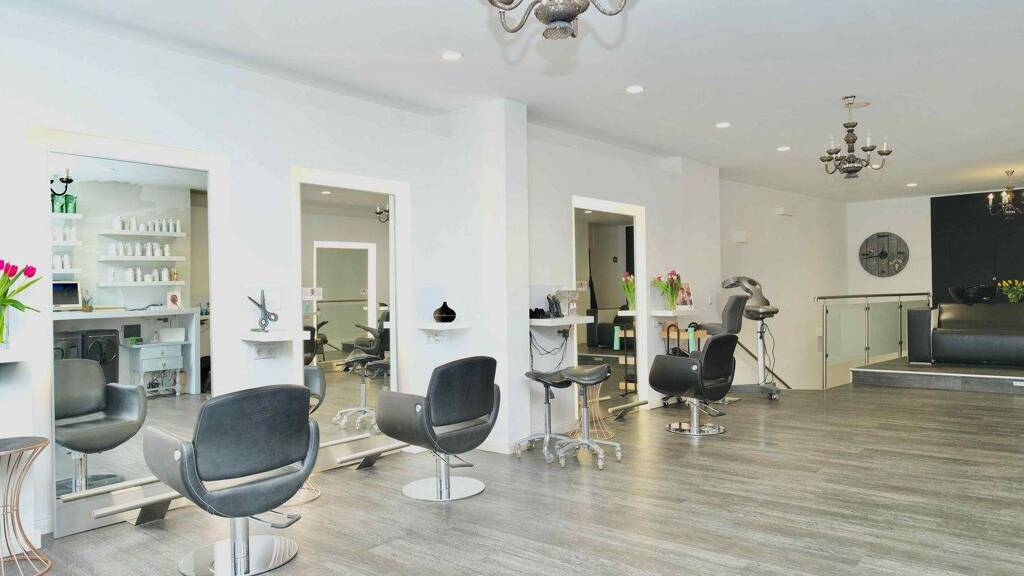 Vielfältige Gewerbeeinheit in attraktiver Lage von Meerbusch-Büderich - Ihr Business-Zuhause mit 296 m² Fläche.